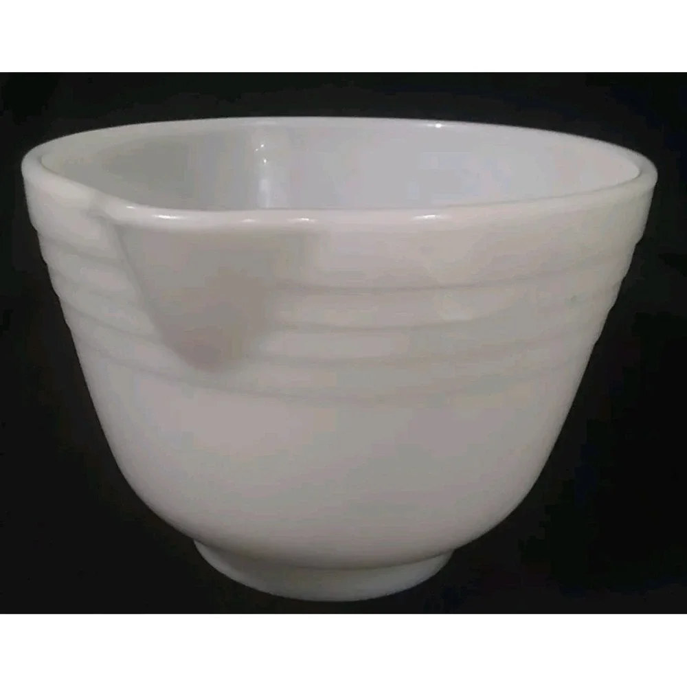 Small Mixing Bowl Ribbed Milk Glass Pour Spout 6.5 Inch‎ Diameter Vintage READ
